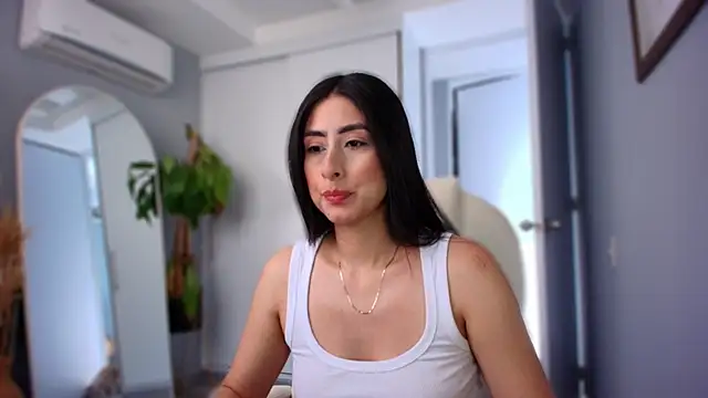 Snapshot of auroracaruso11 chatting on 5, 10, 2025 auroracaruso11 online show from 5, 10, 2025