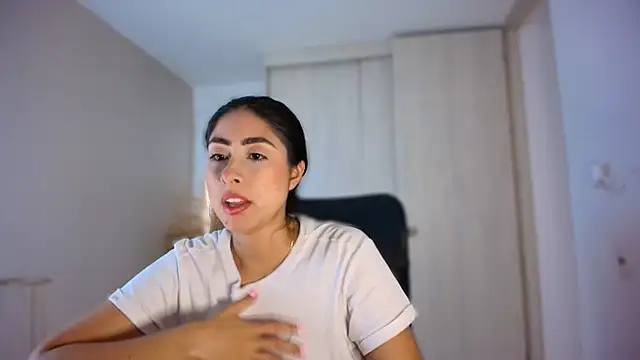 Snapshot of auroracaruso11 chatting on 24, 7, 2026 auroracaruso11 online show from 24, 7, 2026