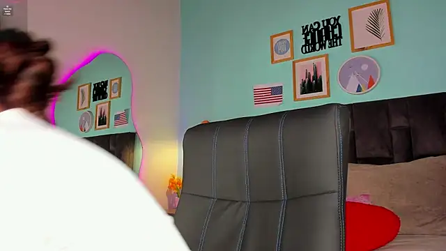 Snapshot of ParisFox_ chatting on 17, 1, 2025 ParisFox online show from 17, 1, 2025