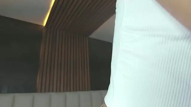 Snapshot of ParisFox_ chatting on 21, 2, 2025 ParisFox online show from 21, 2, 2025