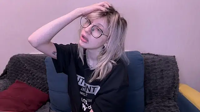 Snapshot of moundliicht1 chatting on 29, 10, 2025 moundliicht1 online show from 29, 10, 2025