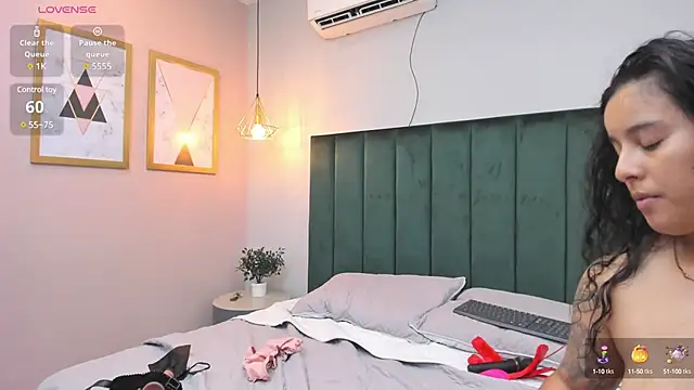 Dilan y Mia online show from 6, 12, 2024