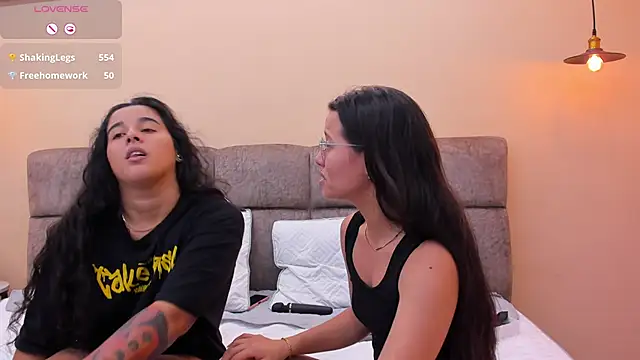 Dilan y Mia online show from 17, 12, 2024