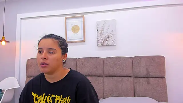 Dilan y Mia online show from 29, 1, 2025