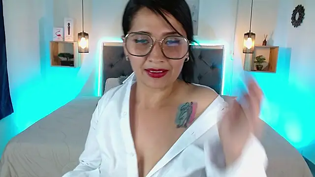 Snapshot of emily_leinner chatting on 13, 1, 2025 emily leinner online show from 13, 1, 2025