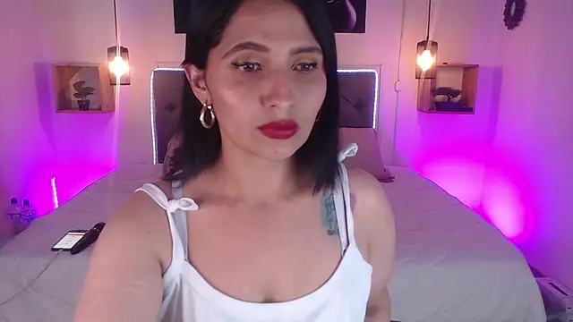 Snapshot of emily_leinner chatting on 5, 12, 2025 emily leinner online show from 5, 12, 2025