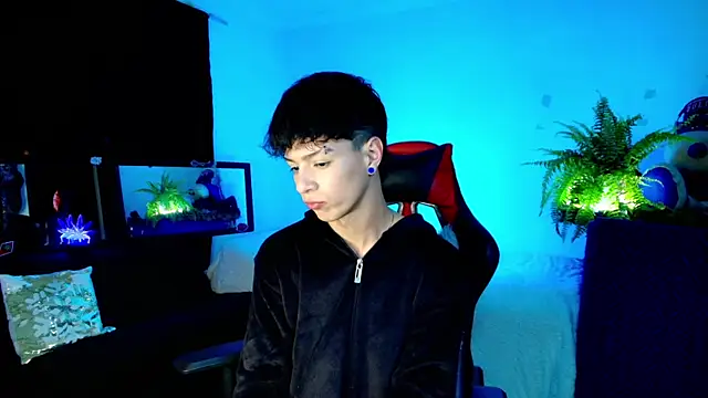 twink sebas  online show from 7, 10, 2025