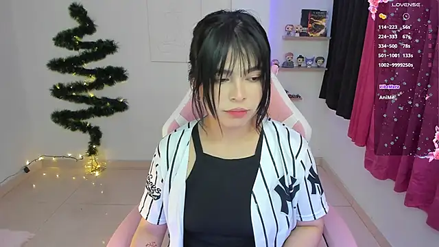 Snapshot of misshoneyxxx chatting on 8, 1, 2025 misshoneyxxx online show from 8, 1, 2025