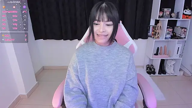 Snapshot of misshoneyxxx chatting on 4, 3, 2025 misshoneyxxx online show from 4, 3, 2025