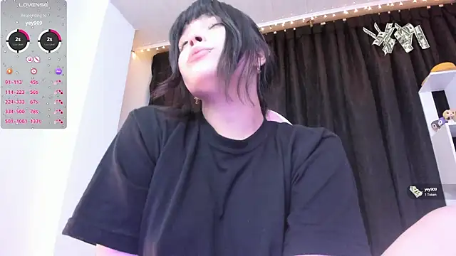 Snapshot of misshoneyxxx chatting on 11, 3, 2025 misshoneyxxx online show from 11, 3, 2025