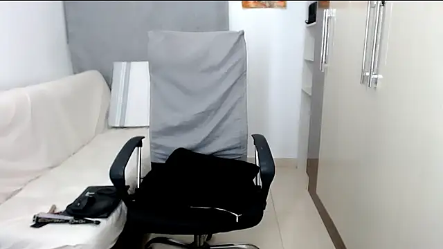 Snapshot of Laura-pervert chatting on 23, 1, 2025 Laura-pervert online show from 23, 1, 2025