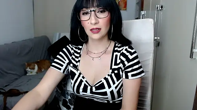 Snapshot of Laura-pervert chatting on 10, 10, 2025 Laura-pervert online show from 10, 10, 2025