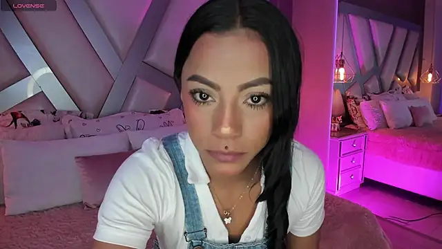 Snapshot of Amber_villalobos_ chatting on 10, 10, 2025 Amber villalobos online show from 10, 10, 2025