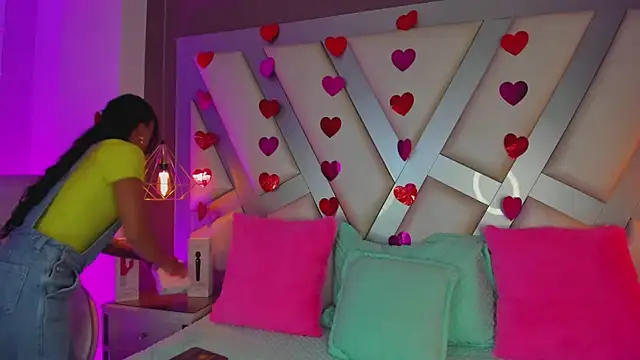 Amber villalobos  online show from 4, 3, 2026