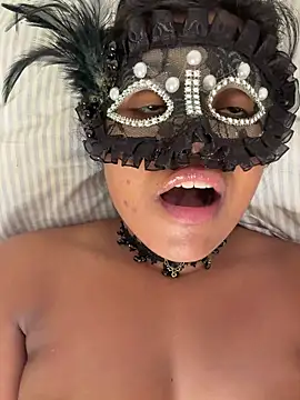 Bella Luna18 online show from 23, 11, 2025