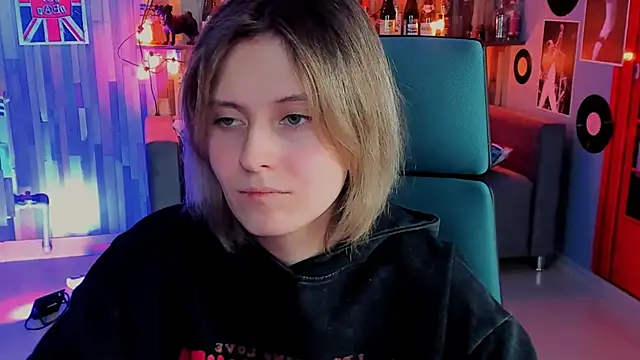 Snapshot of LolaAsmus chatting on 7, 1, 2025 LolaAsmus online show from 7, 1, 2025