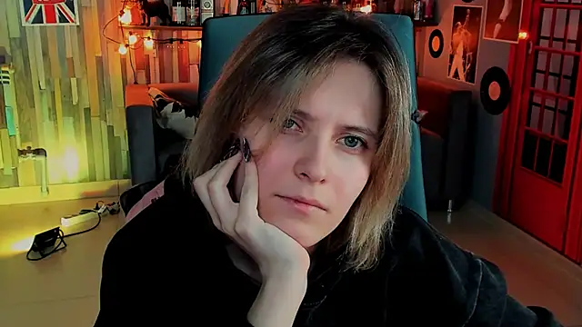 Snapshot of LolaAsmus chatting on 7, 1, 2025 LolaAsmus online show from 7, 1, 2025