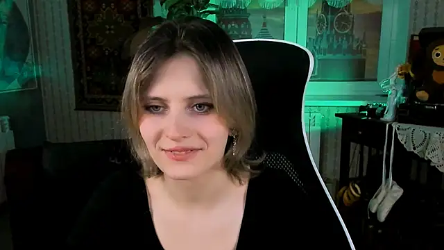 Snapshot of LolaAsmus chatting on 10, 1, 2025 LolaAsmus online show from 10, 1, 2025