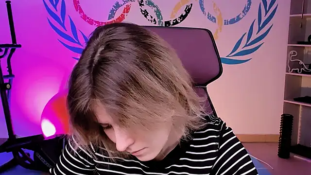 Snapshot of LolaAsmus chatting on 1, 2, 2025 LolaAsmus online show from 1, 2, 2025