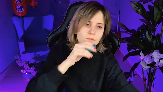 Snapshot of LolaAsmus chatting on 4, 2, 2025 LolaAsmus online show from 4, 2, 2025