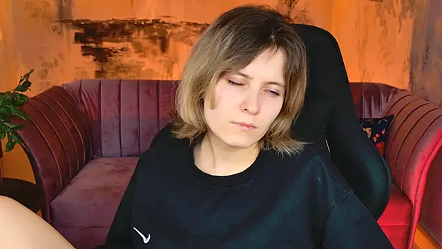 Snapshot of LolaAsmus chatting on 5, 2, 2025 LolaAsmus online show from 5, 2, 2025