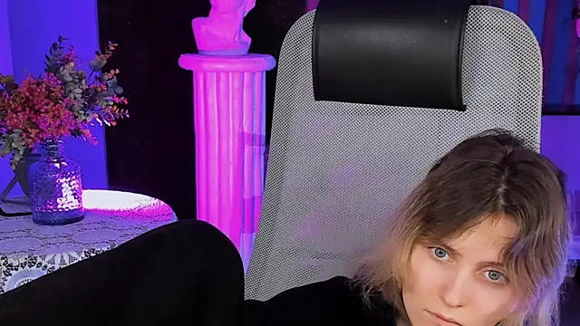 Snapshot of LolaAsmus chatting on 12, 2, 2025 LolaAsmus online show from 12, 2, 2025