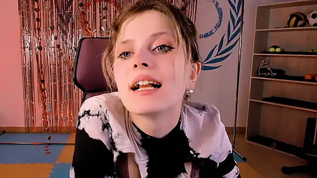 Snapshot of LolaAsmus chatting on 27, 2, 2025 LolaAsmus online show from 27, 2, 2025