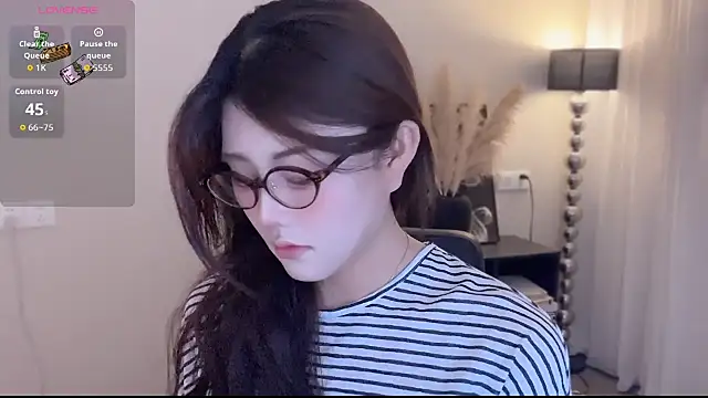 Strawberrybabyy1 online show from 13, 1, 2026