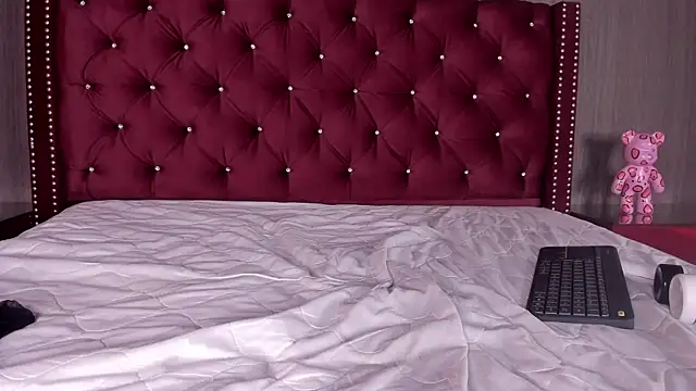 Snapshot of MilaHal_ chatting on 23, 12, 2024 MilaHal online show from 23, 12, 2024