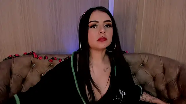 SoffiQueen online show from 1, 2, 2025