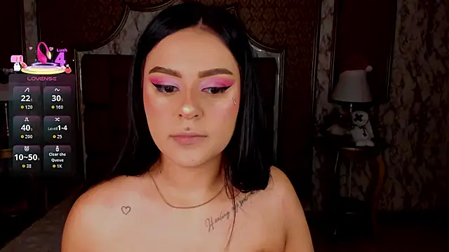 SoffiQueen online show from 5, 12, 2025