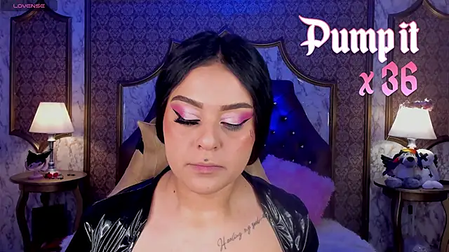 SoffiQueen online show from 5, 2, 2026