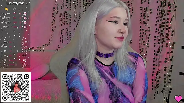 Snapshot of chillycharm chatting on 30, 12, 2024 chillycharm online show from 30, 12, 2024