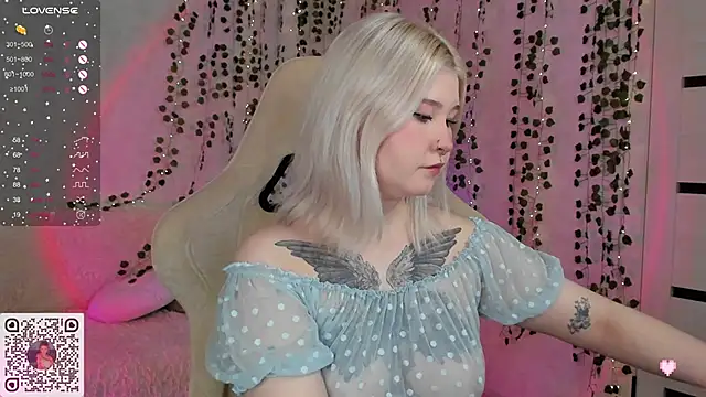 Snapshot of chillycharm chatting on 14, 1, 2025 chillycharm online show from 14, 1, 2025