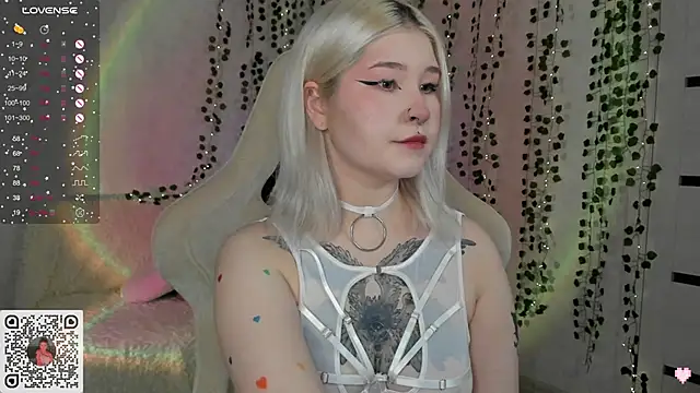 Snapshot of chillycharm chatting on 23, 1, 2025 chillycharm online show from 23, 1, 2025