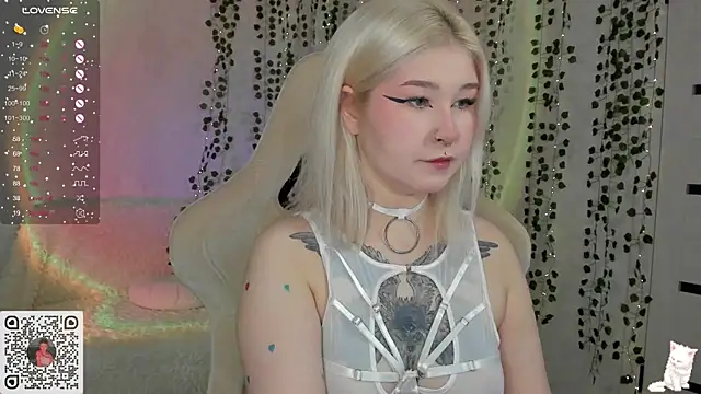 Snapshot of chillycharm chatting on 7, 2, 2025 chillycharm online show from 7, 2, 2025