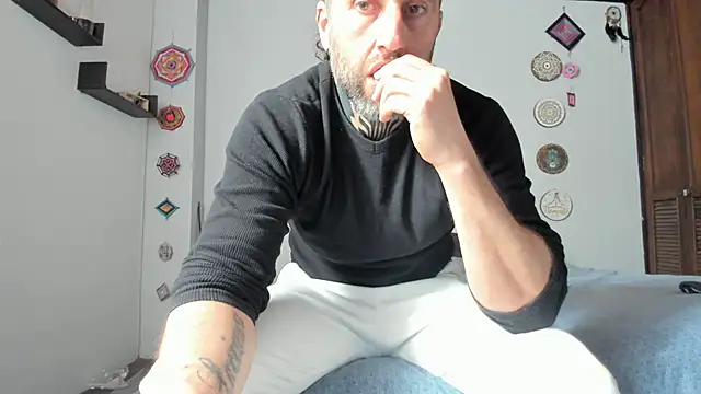 Antoniohot2024 online show from 4, 1, 2025