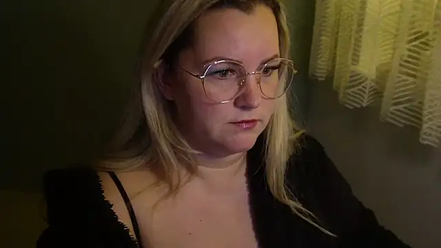 Snapshot of queenpeachi chatting on 9, 12, 2024 queenpeachi online show from 9, 12, 2024