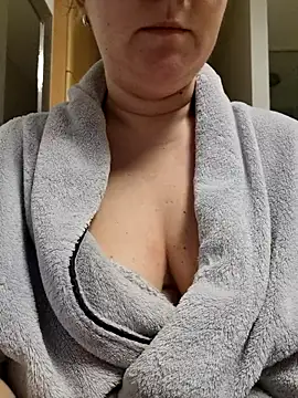 Snapshot of queenpeachi chatting on 15, 2, 2025 queenpeachi online show from 15, 2, 2025