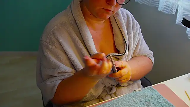 Snapshot of queenpeachi chatting on 15, 2, 2025 queenpeachi online show from 15, 2, 2025