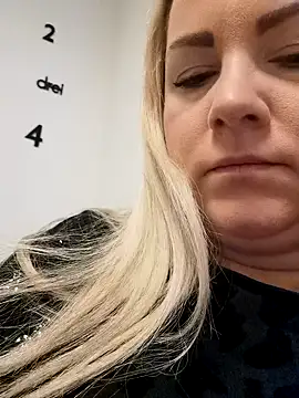 Snapshot of queenpeachi chatting on 17, 2, 2025 queenpeachi online show from 17, 2, 2025