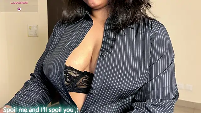 Snapshot of ohh_mona chatting on 1, 5, 2026 ohh mona online show from 1, 5, 2026