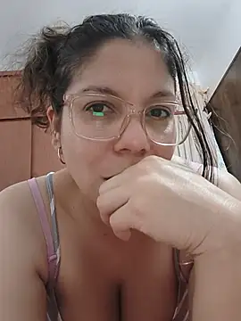Snapshot of Carliina_Soussa chatting on 13, 7, 2026 Carliina Soussa online show from 13, 7, 2026