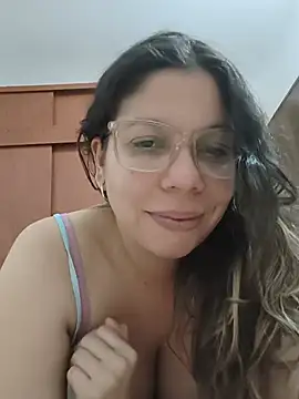 Snapshot of Carliina_Soussa chatting on 15, 7, 2026 Carliina Soussa online show from 15, 7, 2026