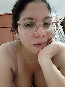 Snapshot of Carliina_Soussa chatting on 16, 7, 2026 Carliina Soussa online show from 16, 7, 2026