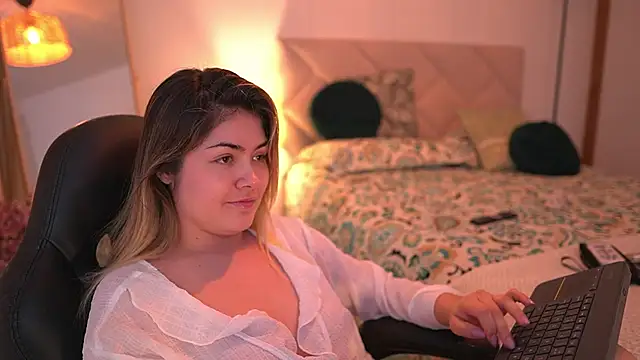 Lau Bee online show from 28, 11, 2025