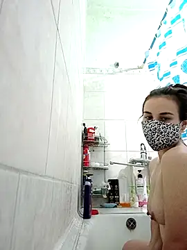 Snapshot of MikaKors chatting on 5, 12, 2024 MikaKors online show from 5, 12, 2024