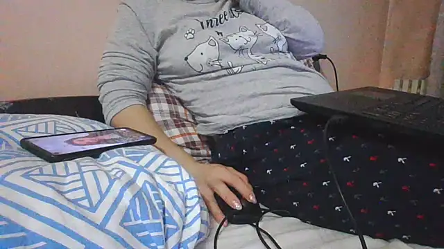 Snapshot of MikaKors chatting on 6, 1, 2025 MikaKors online show from 6, 1, 2025