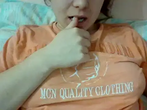 Snapshot of MikaKors chatting on 17, 1, 2025 MikaKors online show from 17, 1, 2025