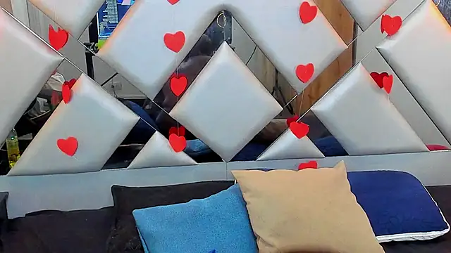 Nahomi-Hill online show from 16, 2, 2025